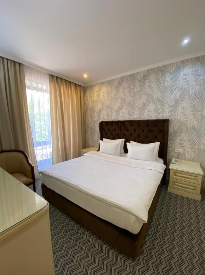 Barhat Hotel & Spa Taraz Bagian luar foto