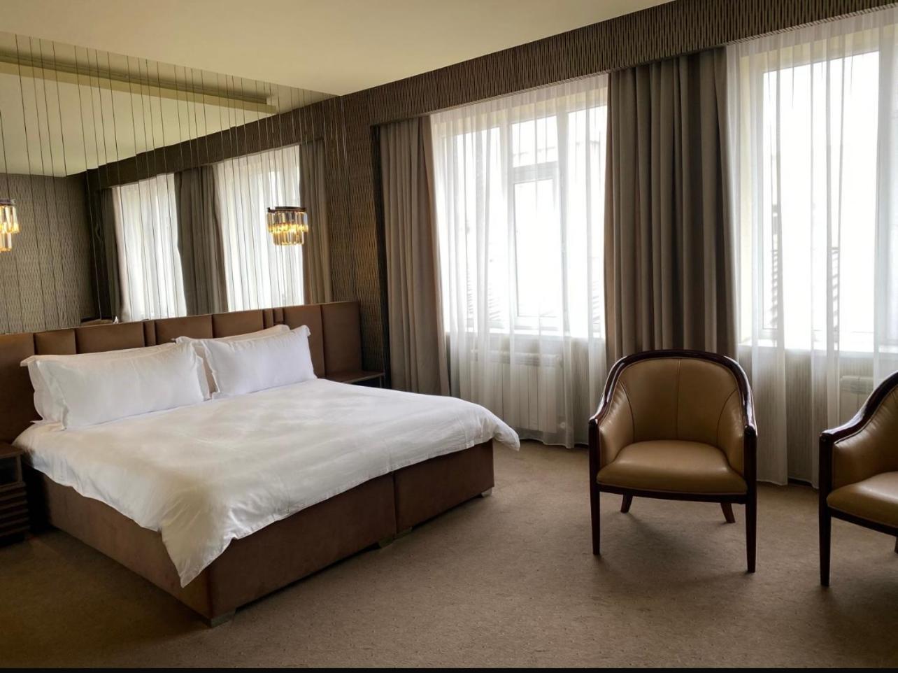 Barhat Hotel & Spa Taraz Bagian luar foto