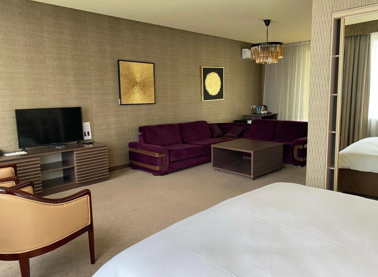 Barhat Hotel & Spa Taraz Bagian luar foto