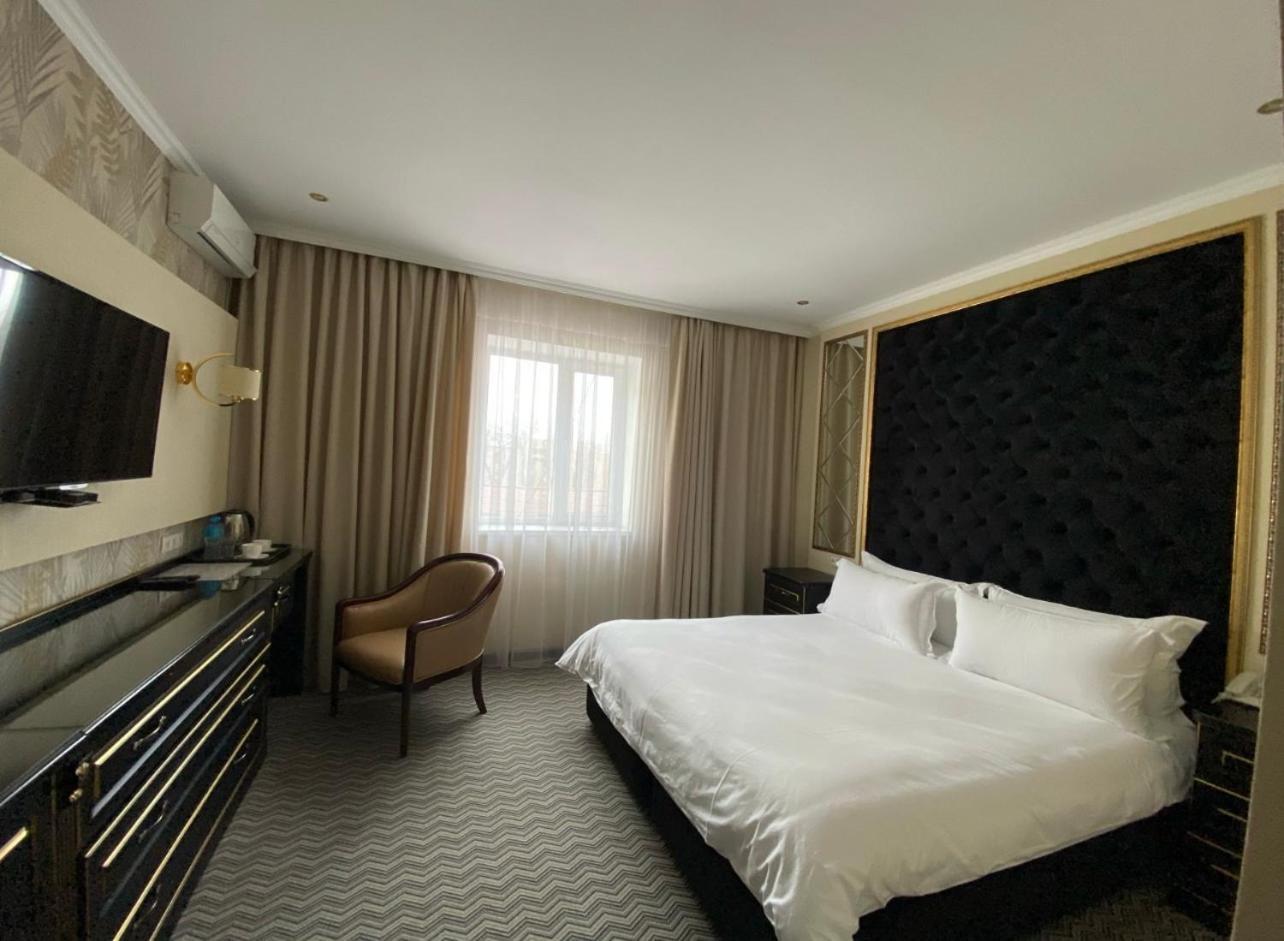 Barhat Hotel & Spa Taraz Bagian luar foto