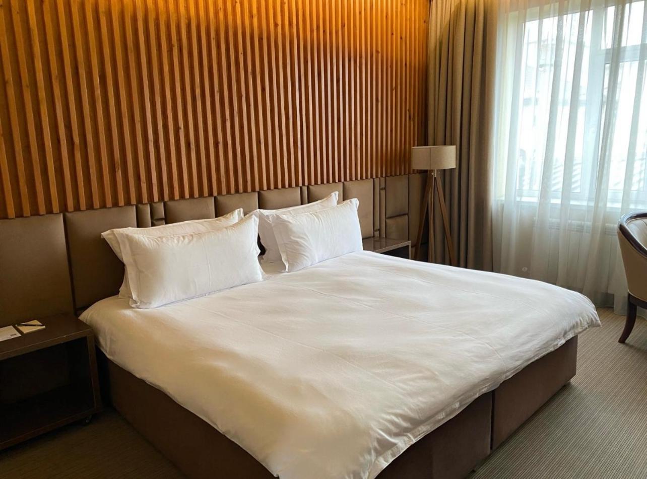 Barhat Hotel & Spa Taraz Bagian luar foto
