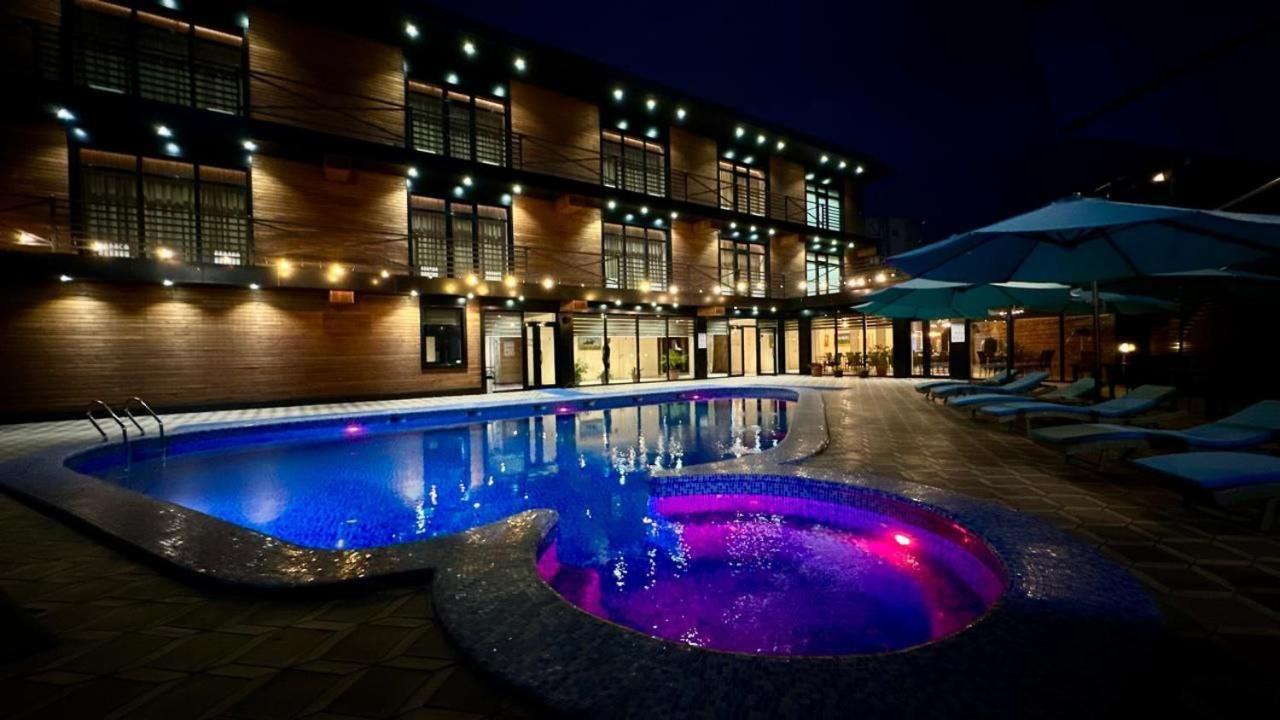 Barhat Hotel & Spa Taraz Bagian luar foto