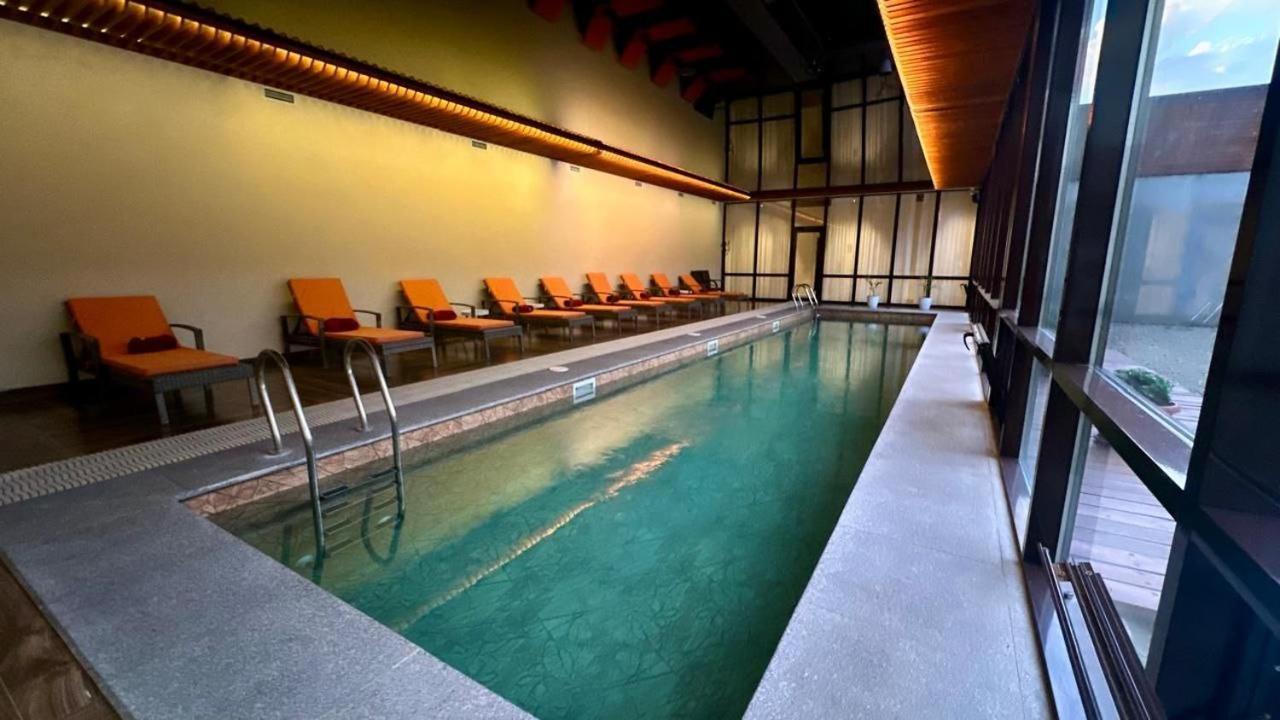 Barhat Hotel & Spa Taraz Bagian luar foto