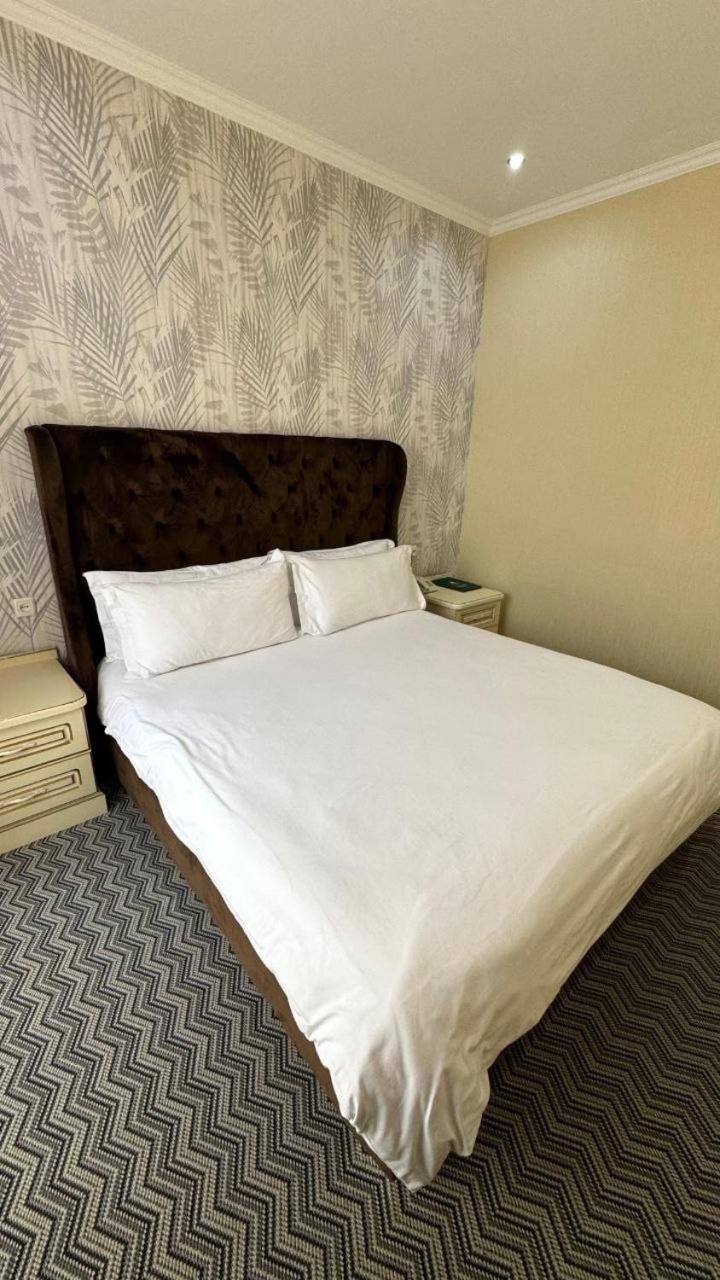 Barhat Hotel & Spa Taraz Bagian luar foto