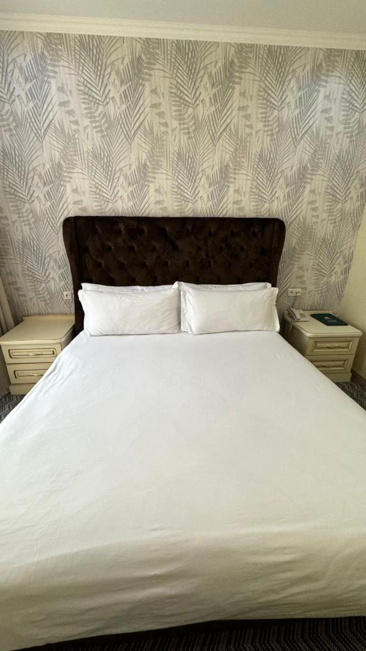 Barhat Hotel & Spa Taraz Bagian luar foto