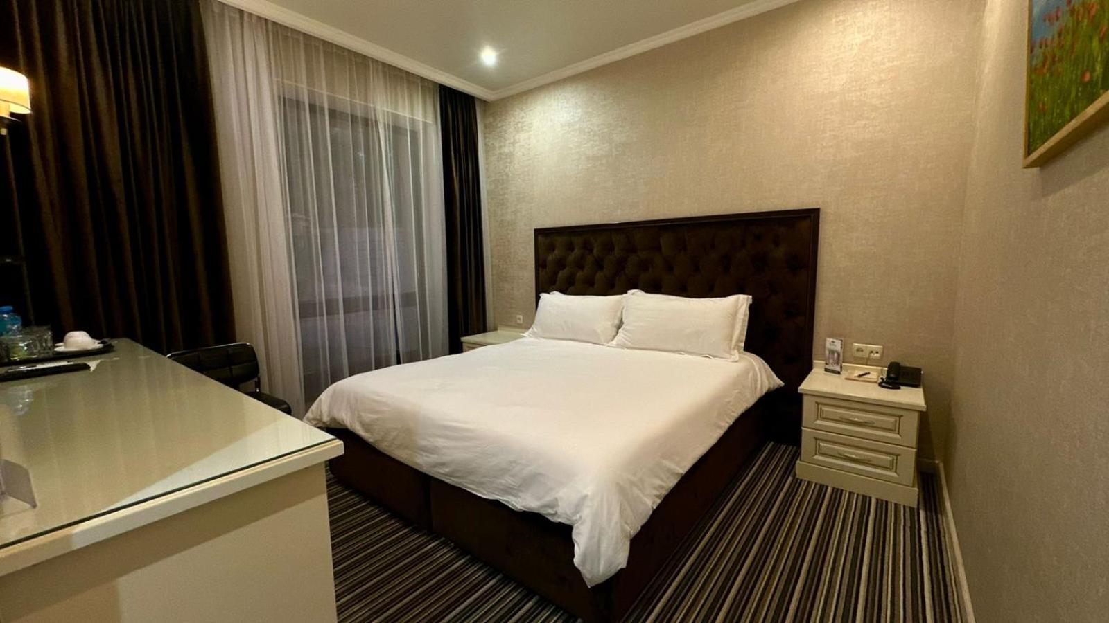 Barhat Hotel & Spa Taraz Bagian luar foto
