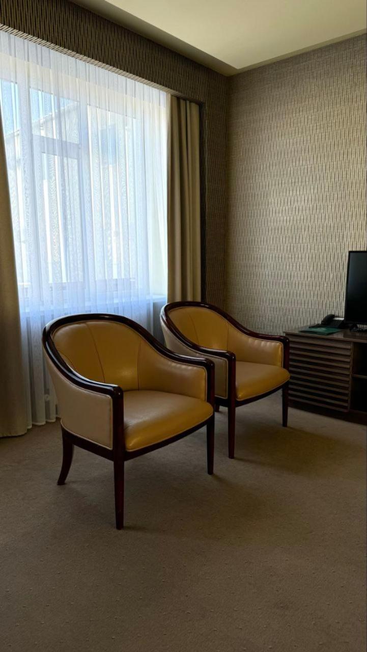 Barhat Hotel & Spa Taraz Bagian luar foto