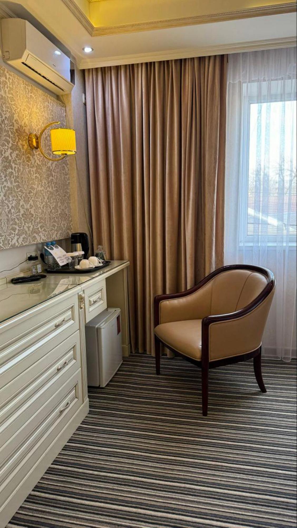 Barhat Hotel & Spa Taraz Bagian luar foto