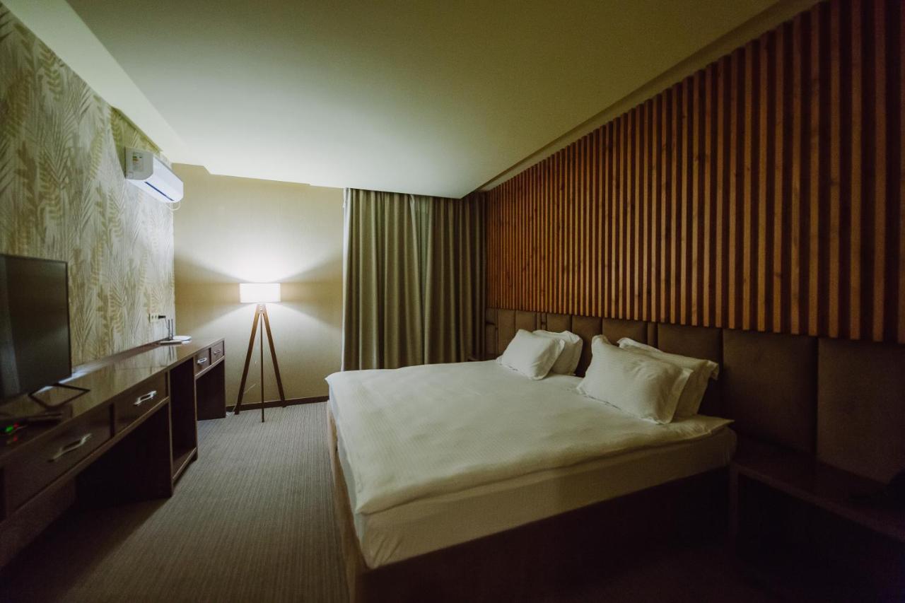 Barhat Hotel & Spa Taraz Bagian luar foto