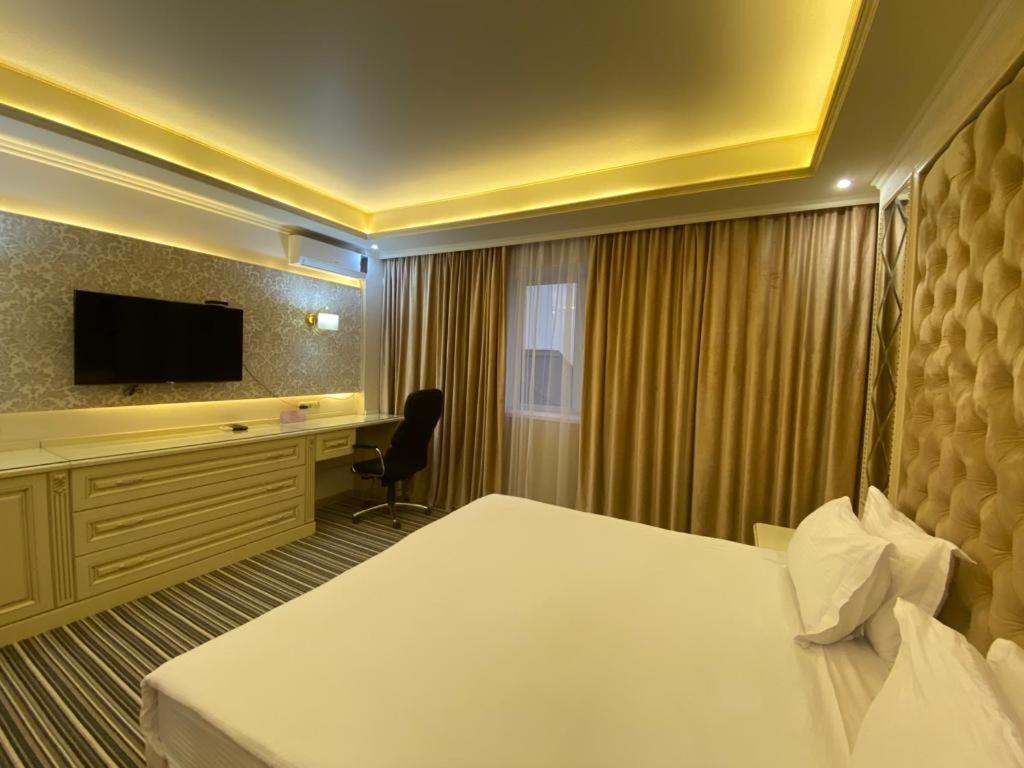 Barhat Hotel & Spa Taraz Bagian luar foto